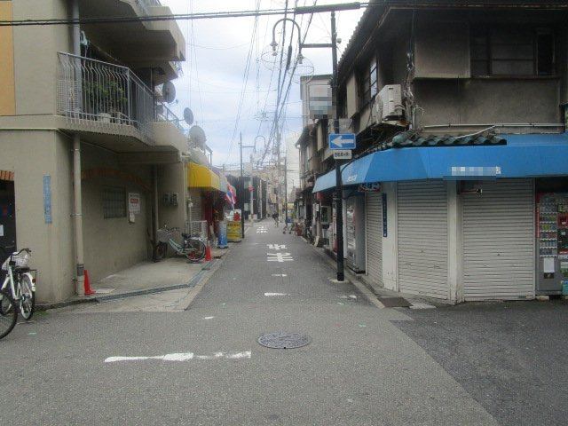 大阪市西成区花園北２丁目のビルの周辺