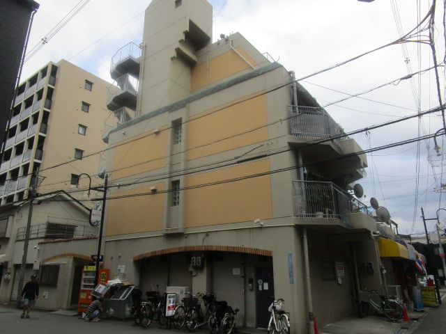 大阪市西成区花園北２丁目のビルの外観