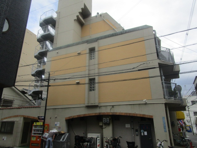 大阪市西成区花園北２丁目のビルの外観