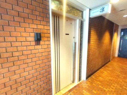 ＧＯＴＳ北新地ビル５号館のエントランス