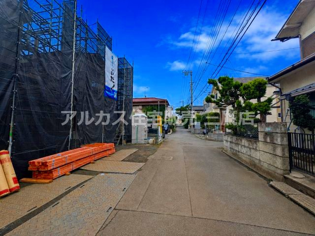 中央線 国分寺駅 16分 新築戸建 小平市上水南町2丁目の前面道路含む現地写真|前面道路を含む現地周辺の様子。車通りが少ない閑静な住宅街で、穏やかな生活環境が整っています。