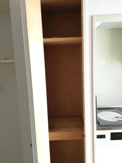 キッチン横の収納です