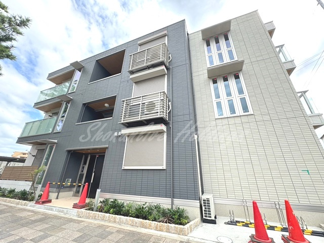 茅ヶ崎市赤松町のアパートの外観