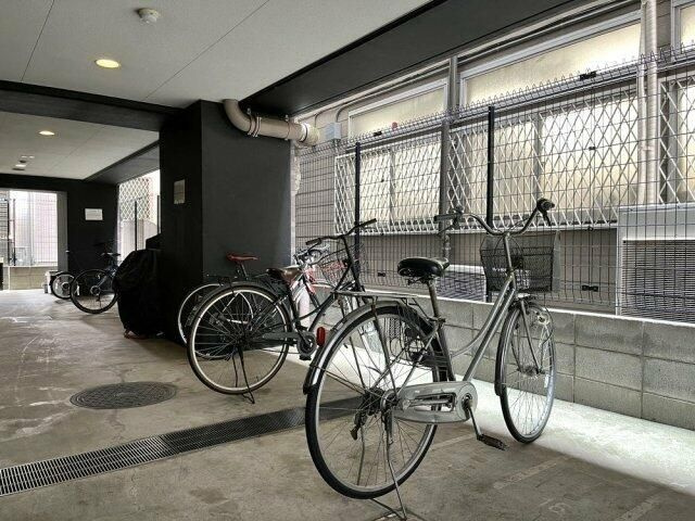 REV UNのその他共用部分|駐輪場