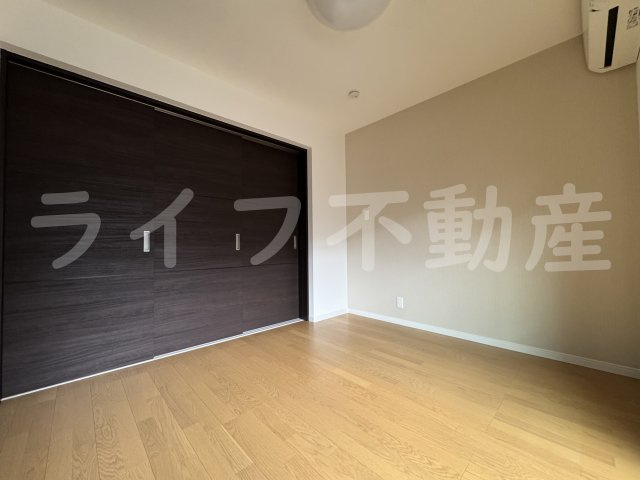 セレニティ荒本A棟の洋室|広々とした洋室です