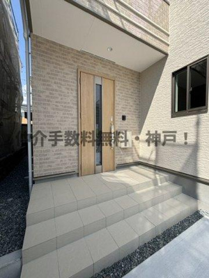 【玄関】 | 神戸市西区玉津町今津　新築戸建　仲介手数料無料！ | シンプルで使いやすい玄関です