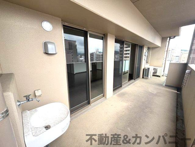 クレアホームズ松山千舟町のバルコニー|お洗濯にも便利なバルコニー付き