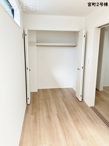 碧南市宮町2号棟の収納|洋室の収納。収納はあればあるだけ助かります