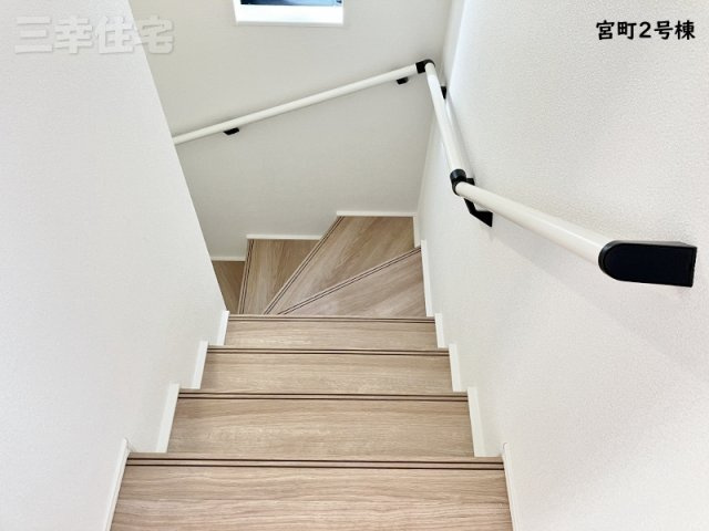 碧南市宮町2号棟の設備|階段やトイレには手すりがあります。転落の防止や体への負担を軽減します♪
