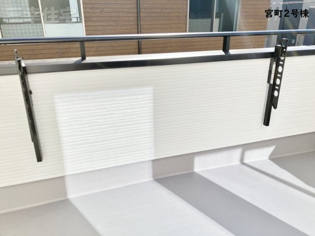 碧南市宮町2号棟のバルコニー|バルコニーには物干し設備あります