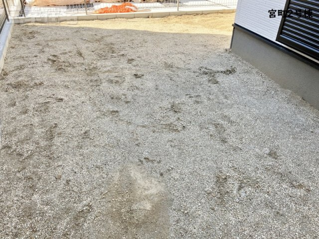 碧南市宮町2号棟の庭|ちょっとしたお庭。目隠しフェンスをすればドッグランができるちょうどいい広さのお庭があります♪