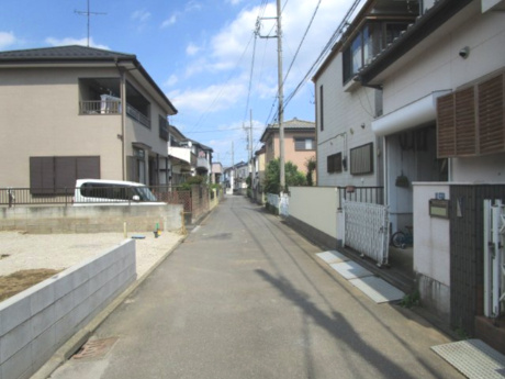 北本市石戸　新築住宅の前面道路含む現地写真
