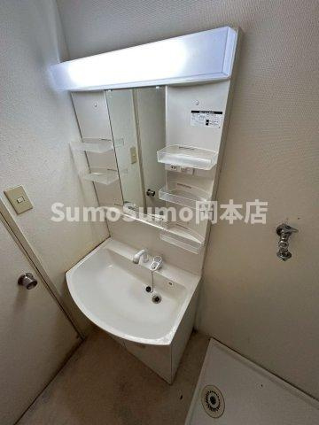 ジーライズ東灘深江の洗面所|ゆったりとスペースのある洗面所
