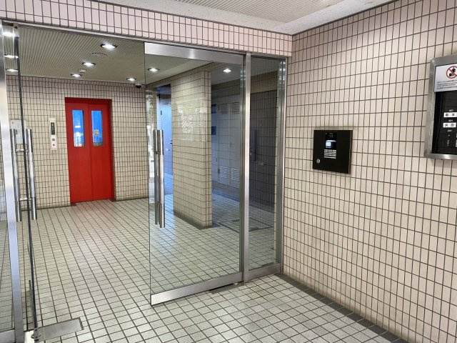ライオンズマンション武蔵藤沢のエントランス