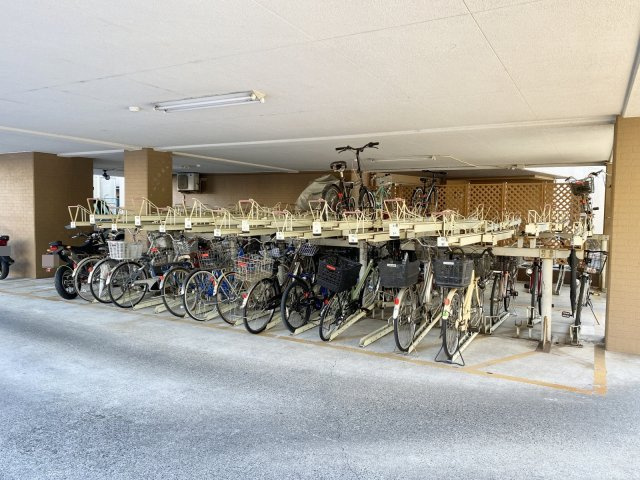 ライオンズマンション武蔵藤沢の駐輪場