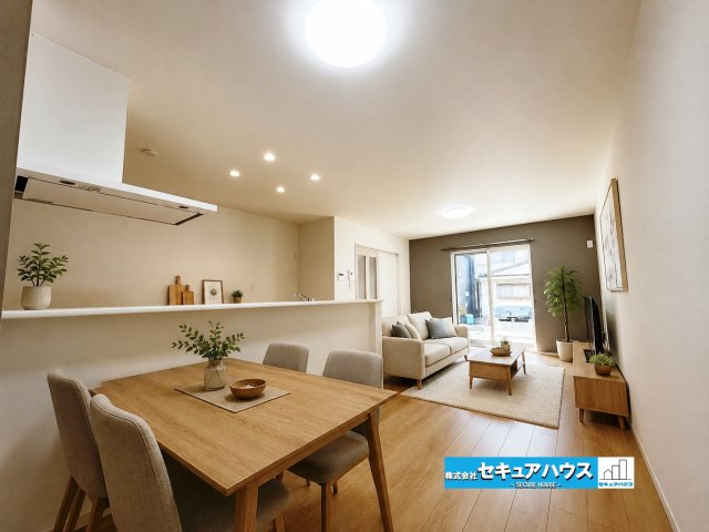 【中古住宅】名古屋市南区七条町3丁目の居間・リビング|【リビング家具付き】
◆家具はイメージです。
◆木目調のフローリングと落ち着いたアクセントクロスが調和した、明るく開放感のあるLDKです。　　　　　　　　　　　　　　　　　　　　　　　　　　　　　　　