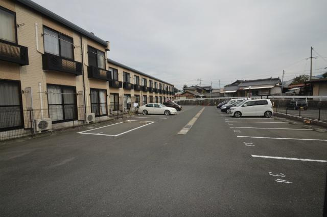 北九州市八幡西区楠橋西２丁目のアパートの駐車場