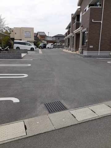サクラ　ヴィレッジ　クルメ　Ⅱの駐車場