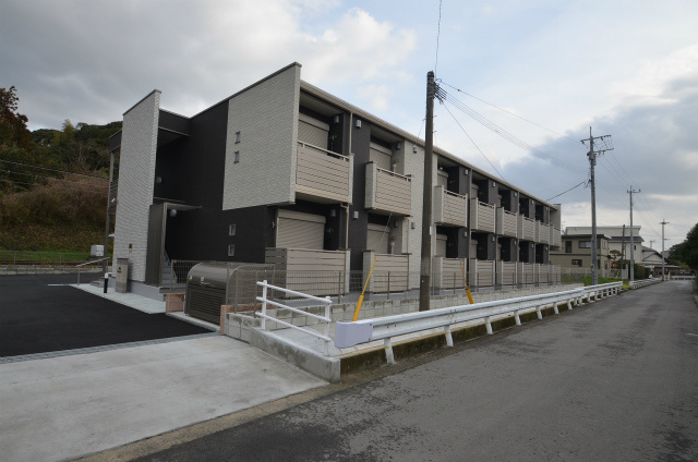 直方市大字感田のアパートの外観