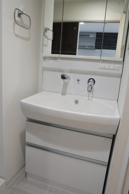 ル・マージュ新町の独立洗面台