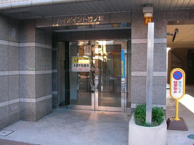 足立区竹の塚１丁目の賃貸マンションのエントランス