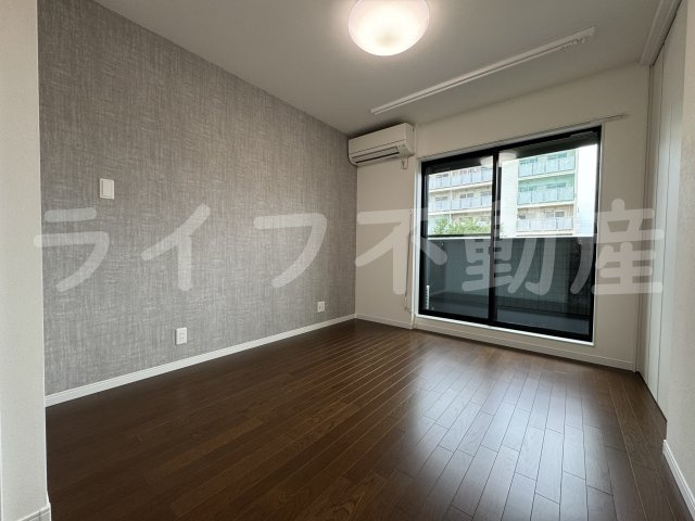 セレニティ荒本B棟の居間・リビング|ゆったりとした居間です