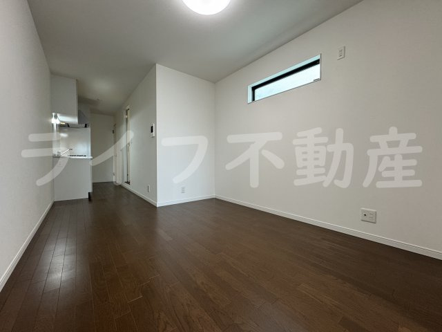 セレニティ荒本B棟の内装|明るい色調の室内です