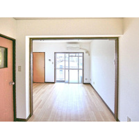 奥行き感のあるお部屋です