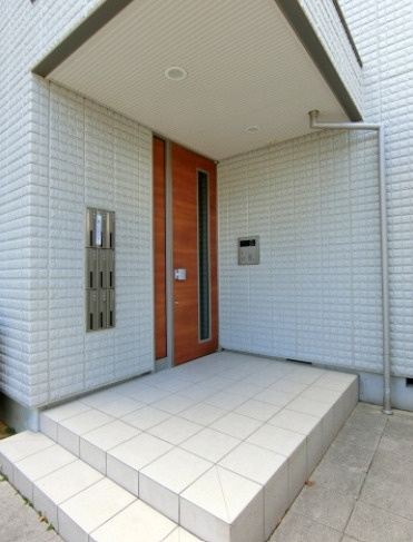 大阪市平野区　オーナーチェンジ物件　一棟収益マンション　lightパフォームの玄関