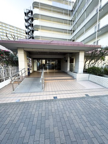 木場サニータウンのエントランス|「潮見」駅徒歩９分！防犯カメラ付き耐震基準適合大規模マンション、木場サニータウンは即日現地案内可能となっておりますので、お気軽にお問い合わせください！