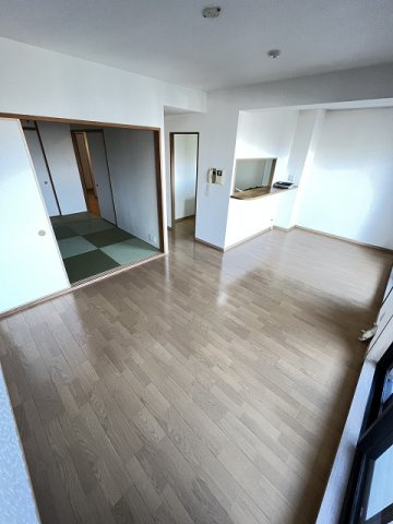 NTPRレジデンス甲子園四番町の居間・リビング