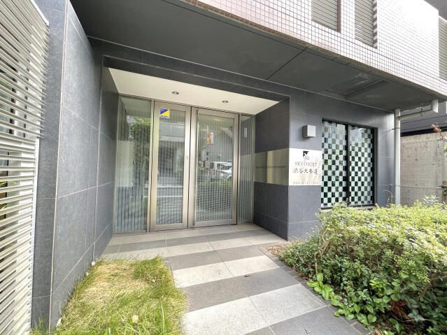 スカイコート渋谷北参道のエントランス