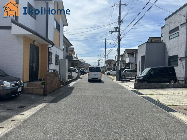 神戸市西区水谷1丁目　中古戸建の前面道路含む現地写真|●年中無休：見学時間9:00～20:00・当日予約可●前面道路は6M幅で広々しています！駐車も楽々♪