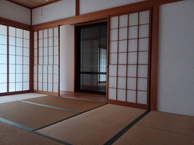 【和室】 | 交野市星田山手二丁目　貸家 | 1階には広々とした和室があります