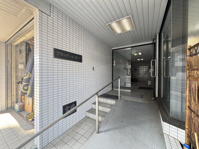プランドール松戸のエントランス