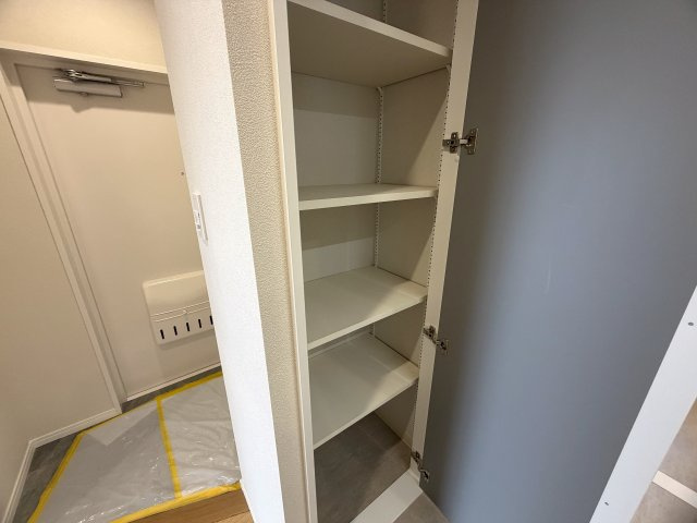 駅からのちょうど良い距離感がGOOD！！ワイドなカタチで使いやすさもあり、南東角部屋で採光・眺望は最高です！！アフターサービスがあるのもウレシイ『希望ヶ丘グリーンハイツ１号棟』リフォームの収納|大きなものも収納できそうです