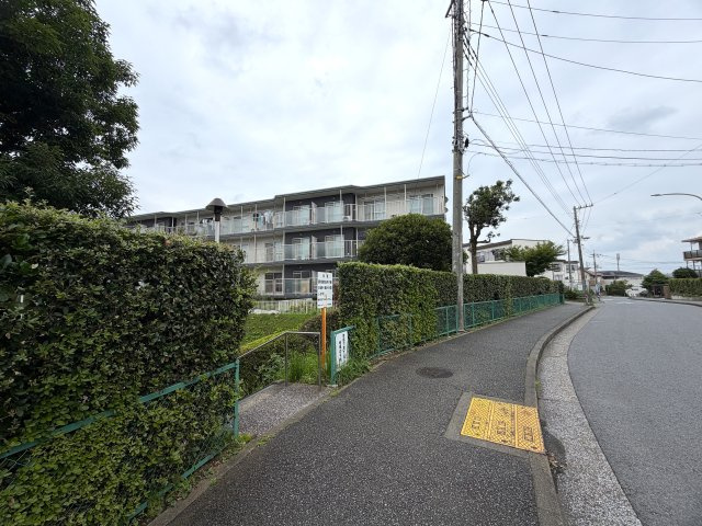 駅からのちょうど良い距離感がGOOD！！ワイドなカタチで使いやすさもあり、南東角部屋で採光・眺望は最高です！！アフターサービスがあるのもウレシイ『希望ヶ丘グリーンハイツ１号棟』リフォーム