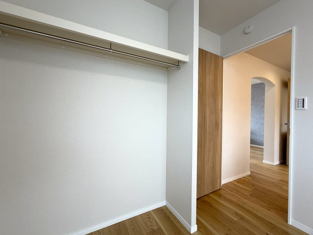 駅からのちょうど良い距離感がGOOD！！ワイドなカタチで使いやすさもあり、南東角部屋で採光・眺望は最高です！！アフターサービスがあるのもウレシイ『希望ヶ丘グリーンハイツ１号棟』リフォームの収納|便利な収納スペースです