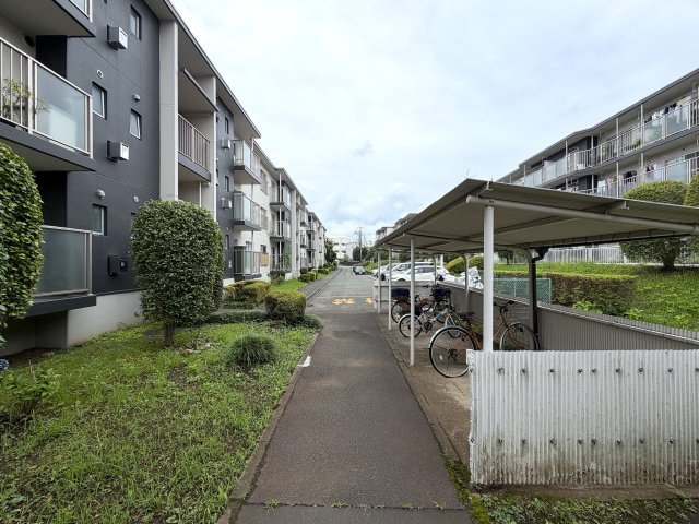 駅からのちょうど良い距離感がGOOD！！ワイドなカタチで使いやすさもあり、南東角部屋で採光・眺望は最高です！！アフターサービスがあるのもウレシイ『希望ヶ丘グリーンハイツ１号棟』リフォームの外観|物件の外観です
