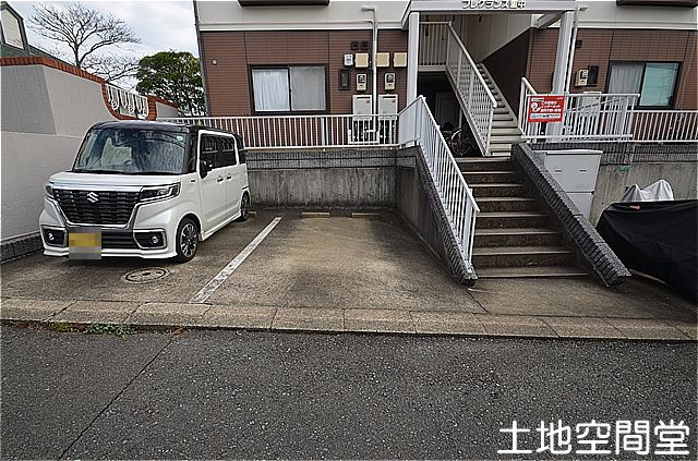 フレグランス里中の駐車場|駐車場1台無料