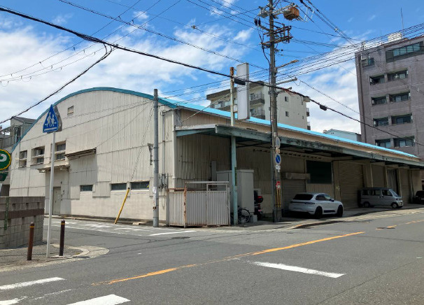 大阪市生野区巽東1丁目貸倉庫242万円