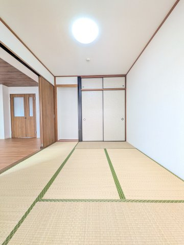 エバーライフ春日公園の和室|【和室】
LDK隣には和室スペース♪とても解放感あり、来客スペースにも最適！
