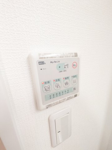 エバーライフ春日公園の設備|【浴室乾燥機】
浴室内のカビ防止や衣類の乾燥に役立つ浴室乾燥機付き♪