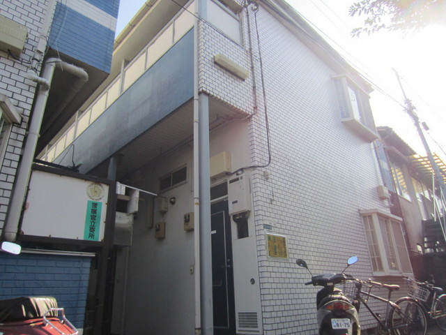 ホワイトハイツ豊島の外観|荒川の涼しい風が心地よいですよ。