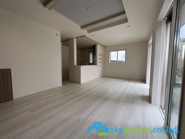 茅ヶ崎市東海岸南6丁目　新築戸建　全３棟2号棟の居間・リビング
