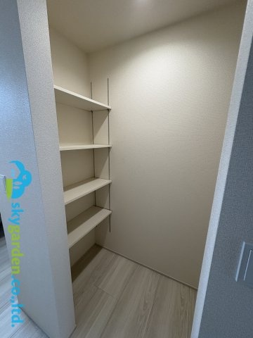 茅ヶ崎市東海岸南6丁目　新築戸建　全３棟2号棟の収納|キッチン隣のパントリー