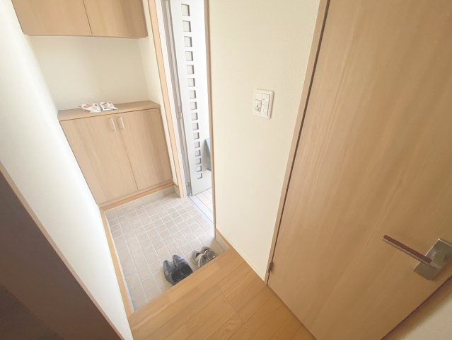 アザミテラスA棟の玄関