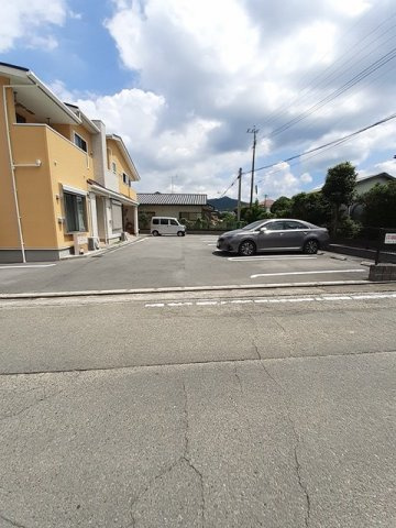 コンフォート　ヴィラの駐車場