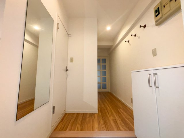 ライオンズマンション幡ヶ谷の玄関|ライオンズマンション幡ヶ谷：玄関横にはシューズボックスが付いています！