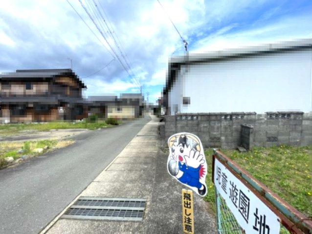 高島市今津町弘川83坪売地の前面道路含む現地写真